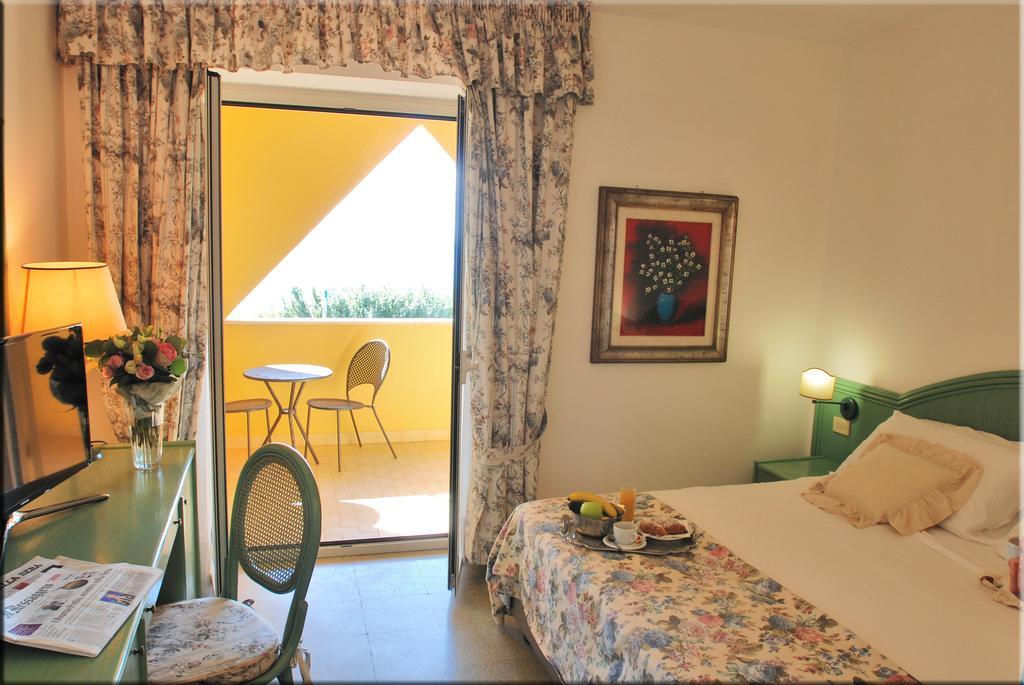 Hotel Lido Garda アンツィオ 部屋 写真