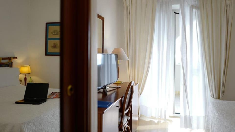 Hotel Lido Garda アンツィオ エクステリア 写真